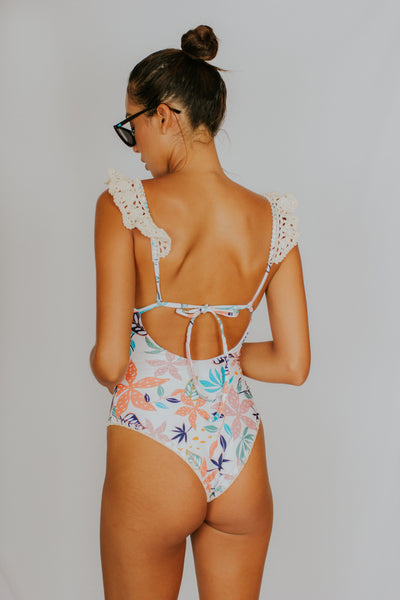 Hello Athenas - Entera Lourdes White